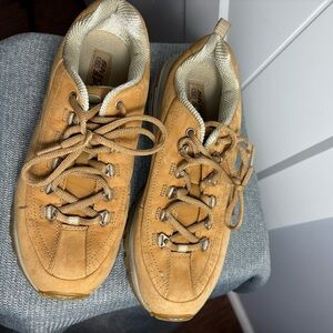 Rare! Skechers Sports Tan Leather Sneakers Mens Size 9.5